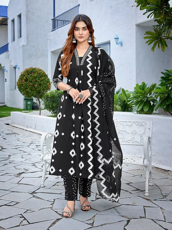 NOZ2TOZ Women's Viscose Embroidered Flared Kurta Pant With Dupatta - Black Modern Stretch Trousers NOZ2TOZ Women's Viscose Embroidered Flared Kurta Pant With Dupatta - Black Modern Stretch Trousers