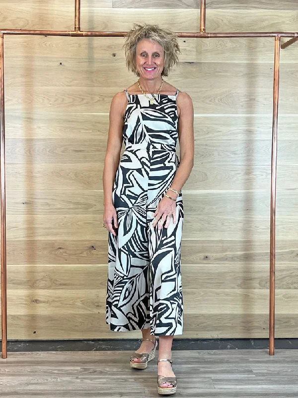 Emme Marella Humour Jumpsuit Black Flower Color block jumpsuit, Bold design, Trendy, Chic Emme Marella Humour Jumpsuit Black Flower Color block jumpsuit, Bold design, Trendy, Chic