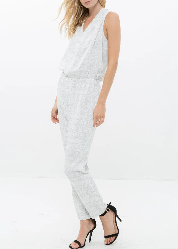 Women's Light Formal Sleeveless V-Neck Jumpsuit Sleeveless wide-leg jumpsuit, Comfortable, Relaxed, Summer wear Women's Light Formal Sleeveless V-Neck Jumpsuit Sleeveless wide-leg jumpsuit, Comfortable, Relaxed, Summer wear
